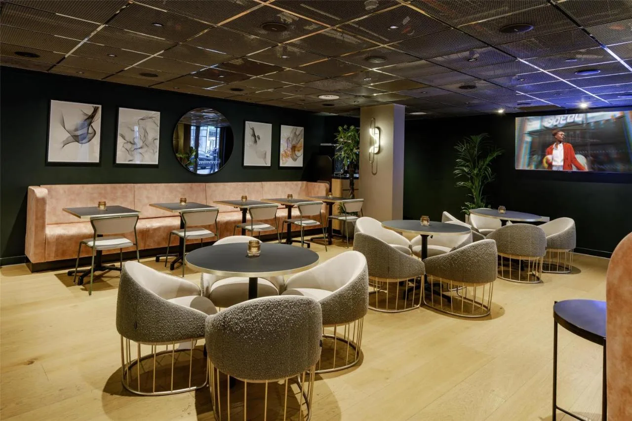 Restaurant seating area at YOTEL London City, Islington